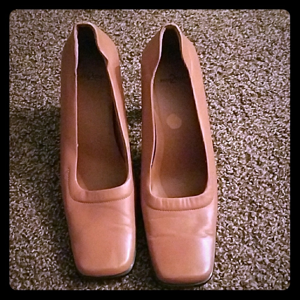 Super Comfy Anne Klein 2 Heels